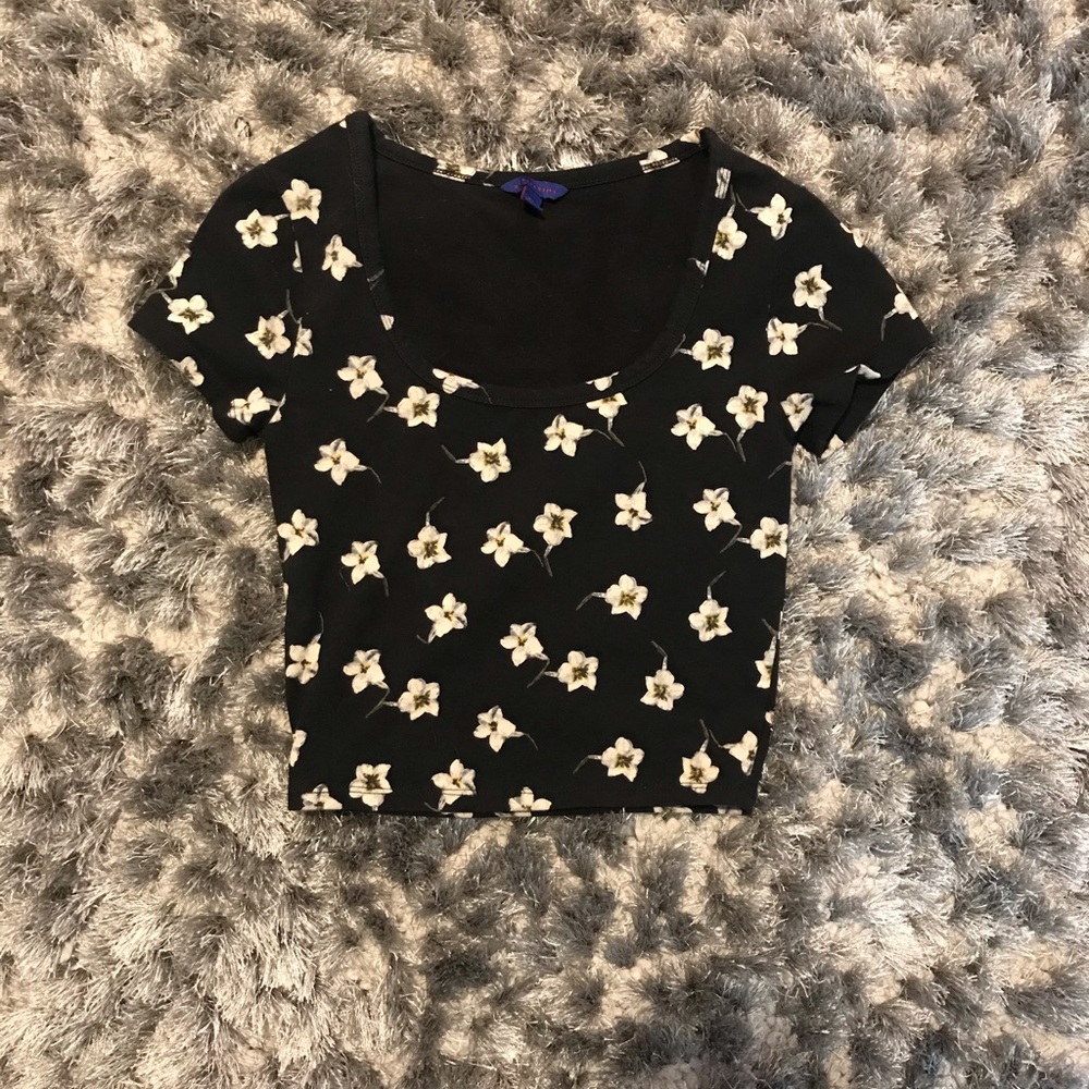 Black/White Aeropostale Crop Top!